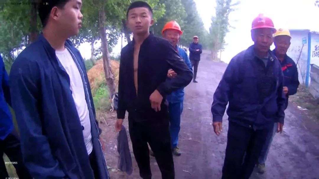 DƬ